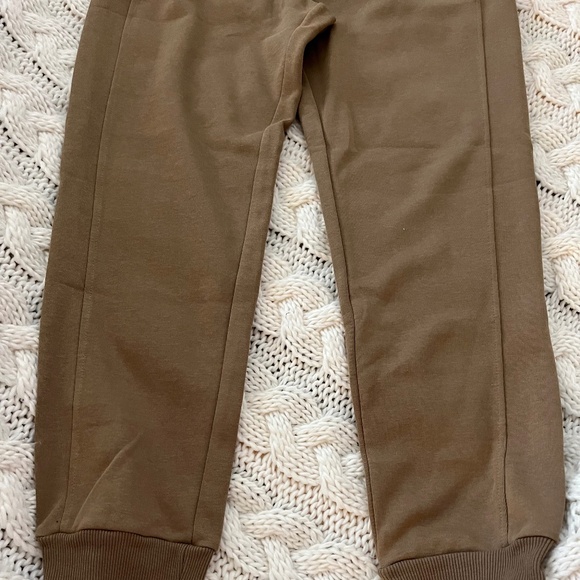 Alo Yoga Sweatpants (NWT) - Picture 2 of 6